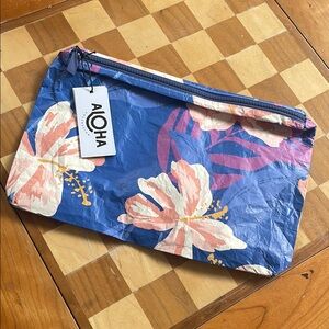 ALOHA Collection splash-proof travel pouch